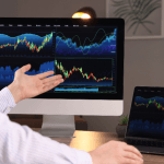 Rodrigo Balassiano explora como os fundos de investimento evoluem incorporando sustentabilidade e critérios ESG.