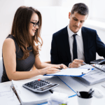 Teciomar Ábila explica quando e por que buscar um consultor financeiro para cuidar do seu futuro.