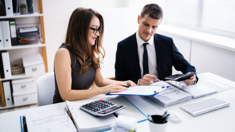 Teciomar Ábila explica quando e por que buscar um consultor financeiro para cuidar do seu futuro.