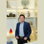 Formação e atualização constante diferenciam um bom profissional em cirurgia plástica, afirma Milton Seigi Hayashi.