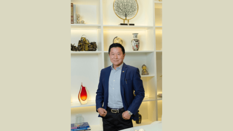 Formação e atualização constante diferenciam um bom profissional em cirurgia plástica, afirma Milton Seigi Hayashi.