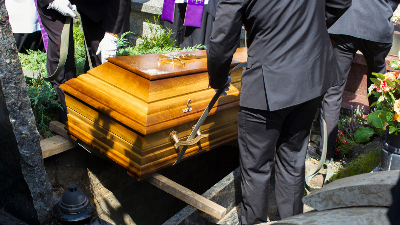 Com orientação do Sindnapi - Sindicato Nacional dos Aposentados, Pensionistas e Idosos, entenda por que a assistência funerária evita despesas e garante tranquilidade.