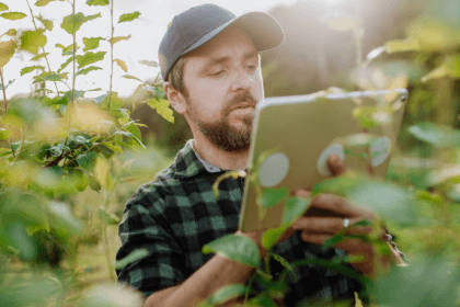 A partir da experiência de João Eustáquio De Almeida Junior, descubra como a internet no meio rural impulsiona eficiência, tecnologia e produtividade agrícola.