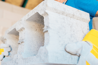 Como escolher o bloco de concreto ideal por desempenho e função? Veja os critérios técnicos que realmente fazem a diferença na obra com a visão de Valderci Malagosini Machado.